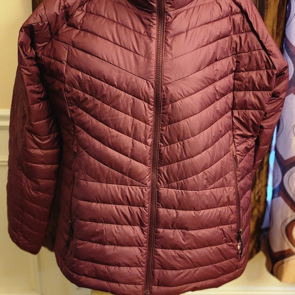 Burgundy Columbia Jacket - Picture 2 of 6